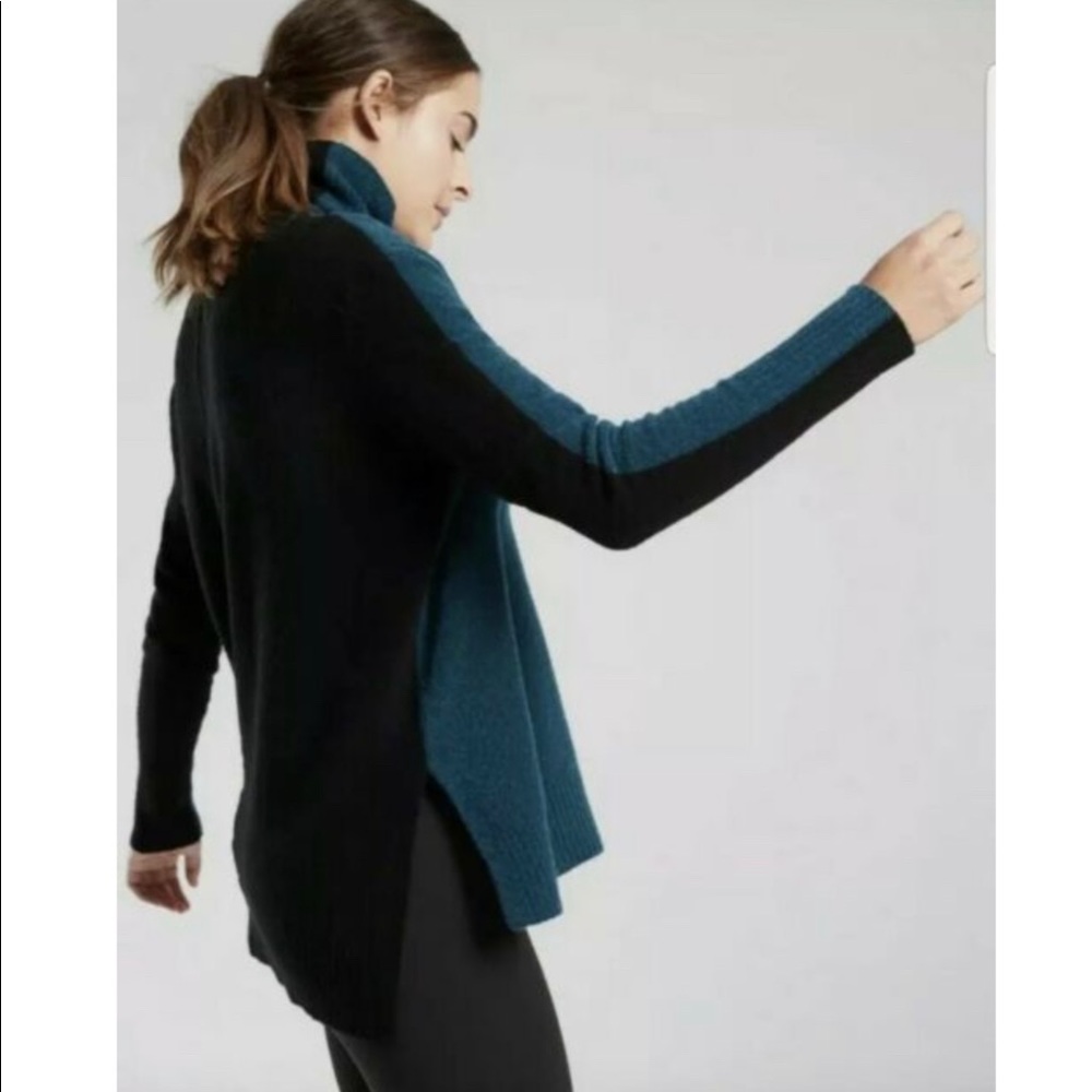 Athleta Black and Teal Turtle Neck Sweater